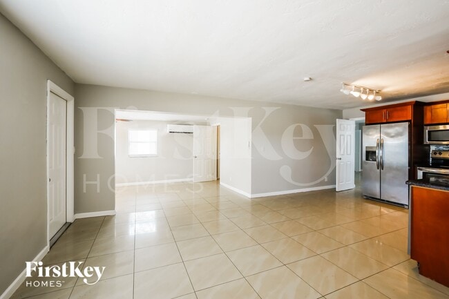 Photo - 6611 Simms St