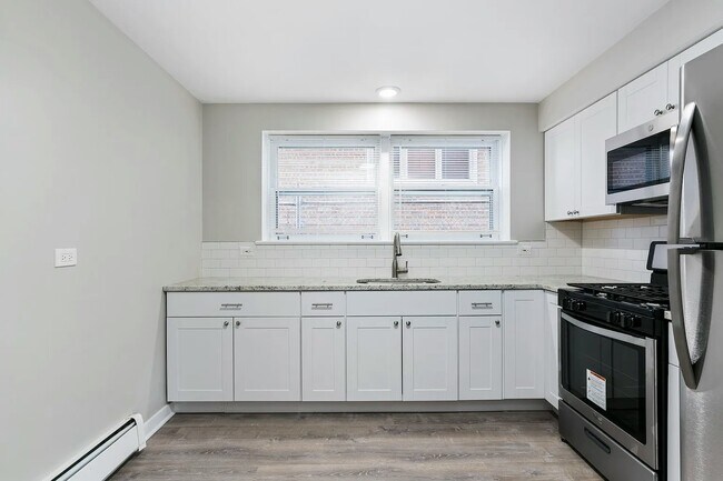 Photo - 5358 S Narragansett Ave Unidad 1