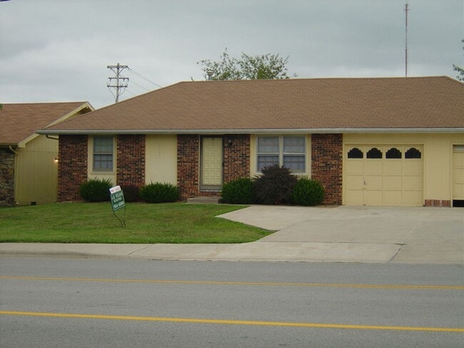 Building Photo - 3526 S Farm Rd 135