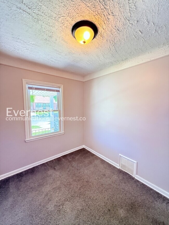 Photo - Special Offer / Spacious Home with Garage and Lawn Maintenance / Pet-Friendly / 3 Beds 1 Bath / A...