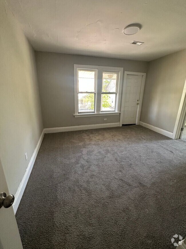 Building Photo - 2228 E 78th St Unit UP Rental