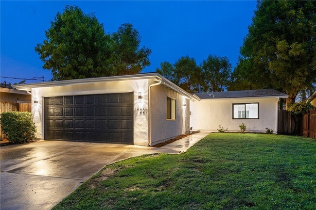 Building Photo - Fully Remodeled 3BR / 2BA Home with Modern Finishes & Spacious Yard