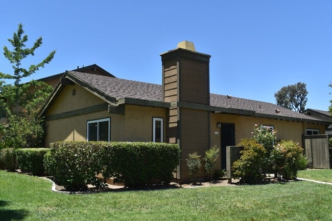 Building Photo - 3 Bedroom 2 Bath Single Story Home- Mesa V...