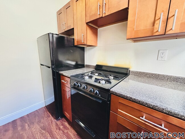 Building Photo - 1185 Boylston St Rental