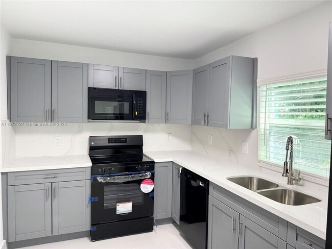 Building Photo - 351 NW 48th St Unit 2 Rental