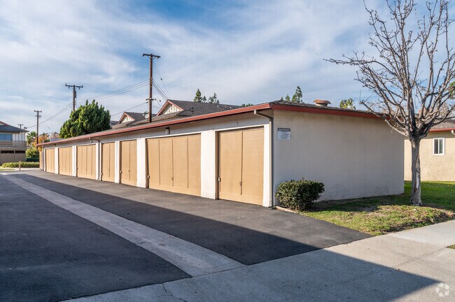 Photo - Holiday Harbor I Apartments