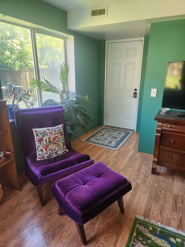 Photo - 7153 18th Ave SW Unidad Downstairs  B