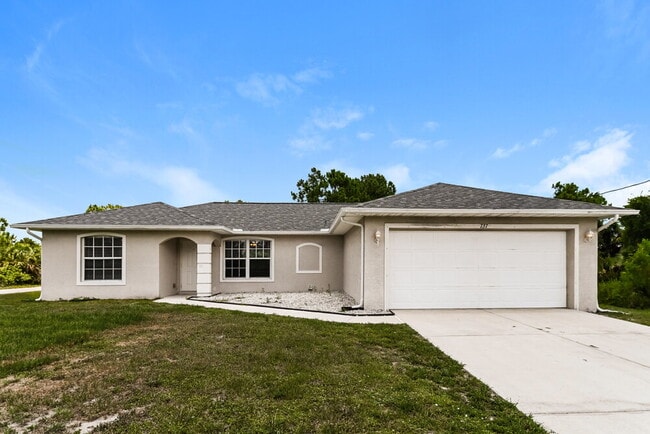 Photo - 737 Almelia St E House