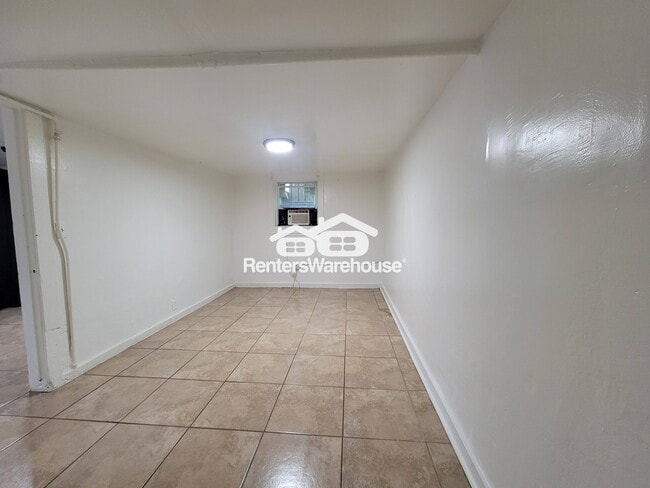 Photo - 1056 Regent St SW