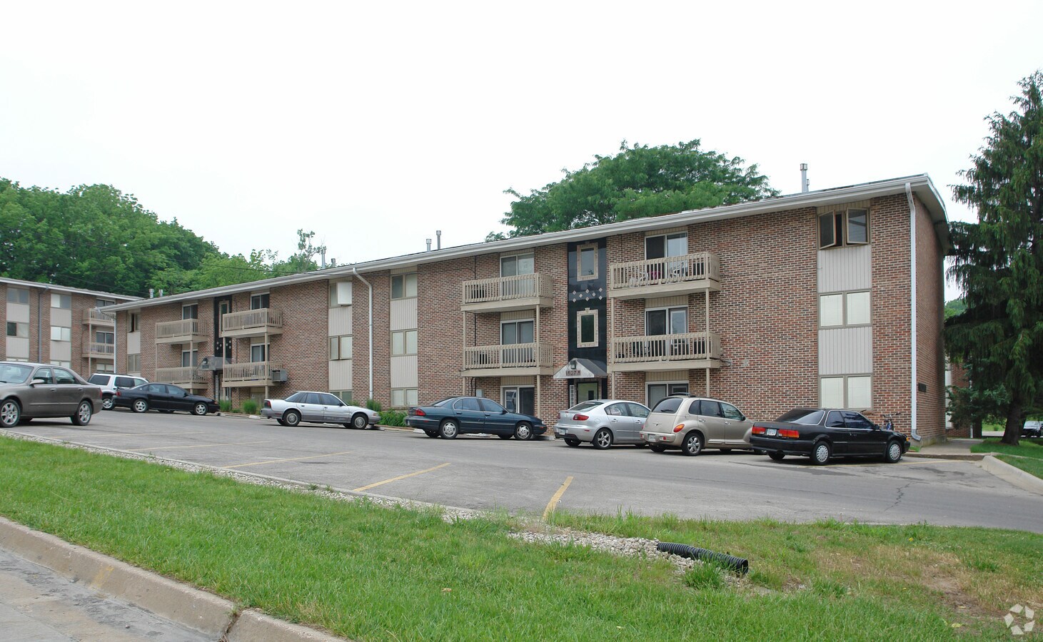 University Terrace Apartments - University Terrace Apartments