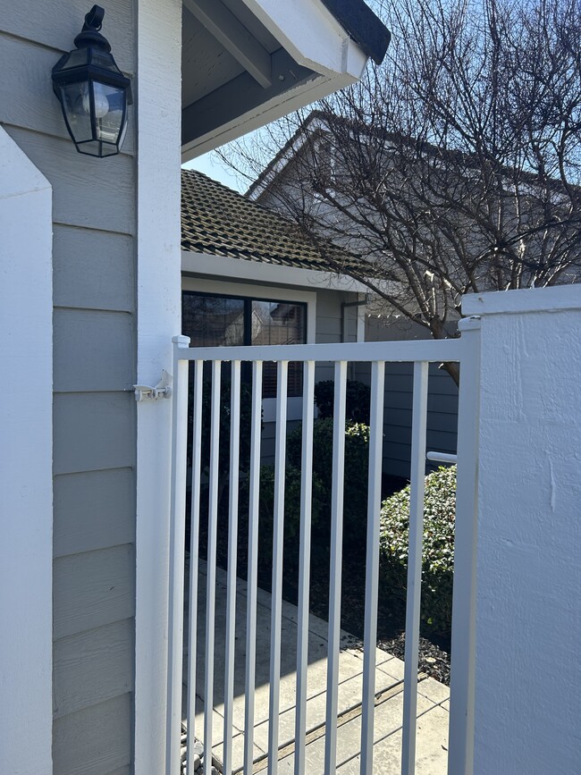 Photo - 2252 Southport Ln