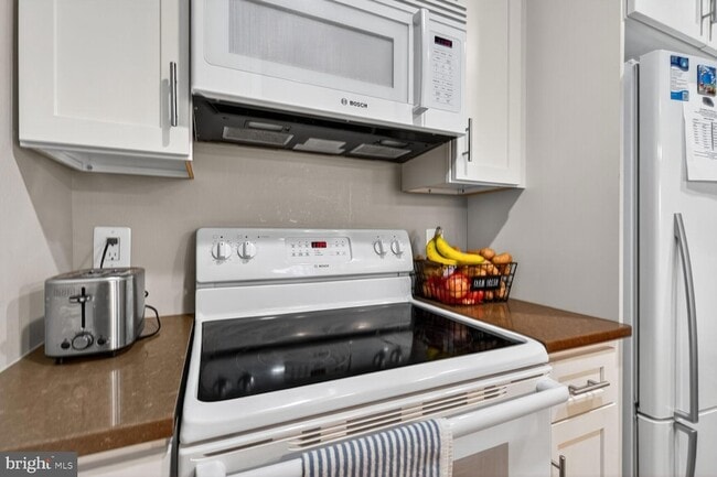 Photo - 3307 Wyndham Cir Unit 4165