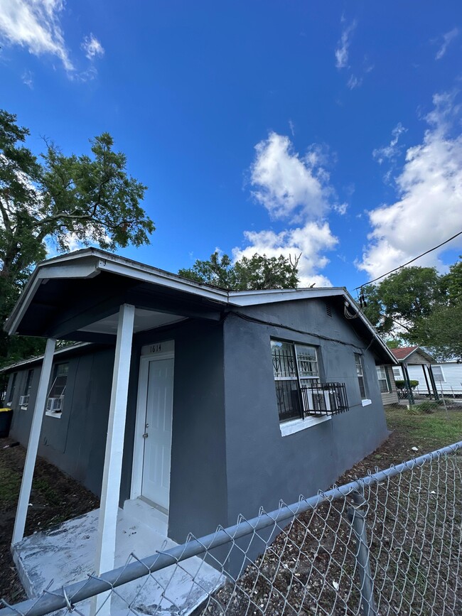 Photo - 1614 W 3rd St