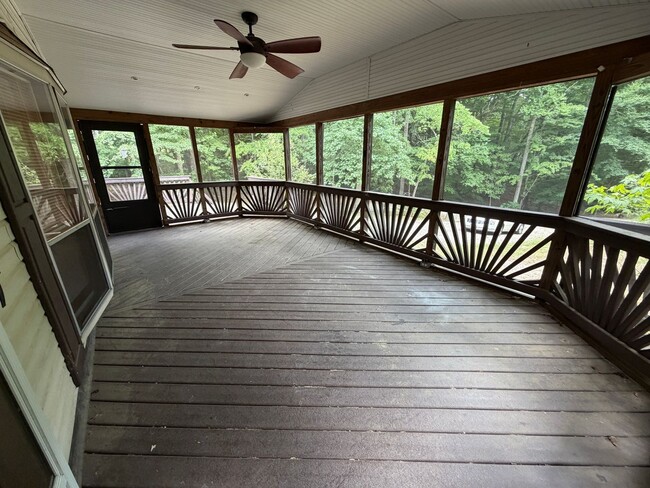 121 Rainwood Dr