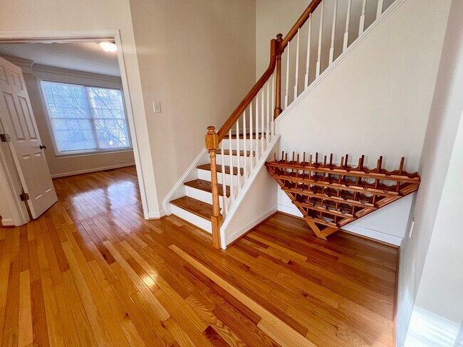 Photo - 1025 Farrow Dr