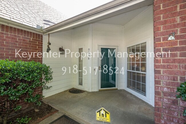Building Photo - Charming 3 bedroom home with cozy fireplace and 2 car garage!! Price drop!
