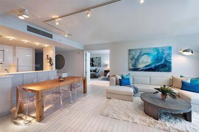 Photo - 2201 Collins Ave Unidad 915/913