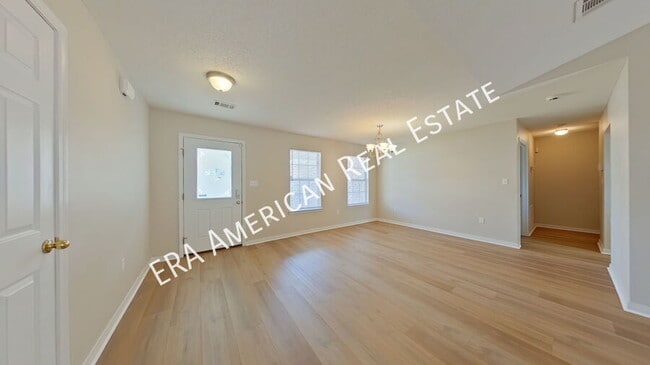 Photo - 160 Conquest Ave