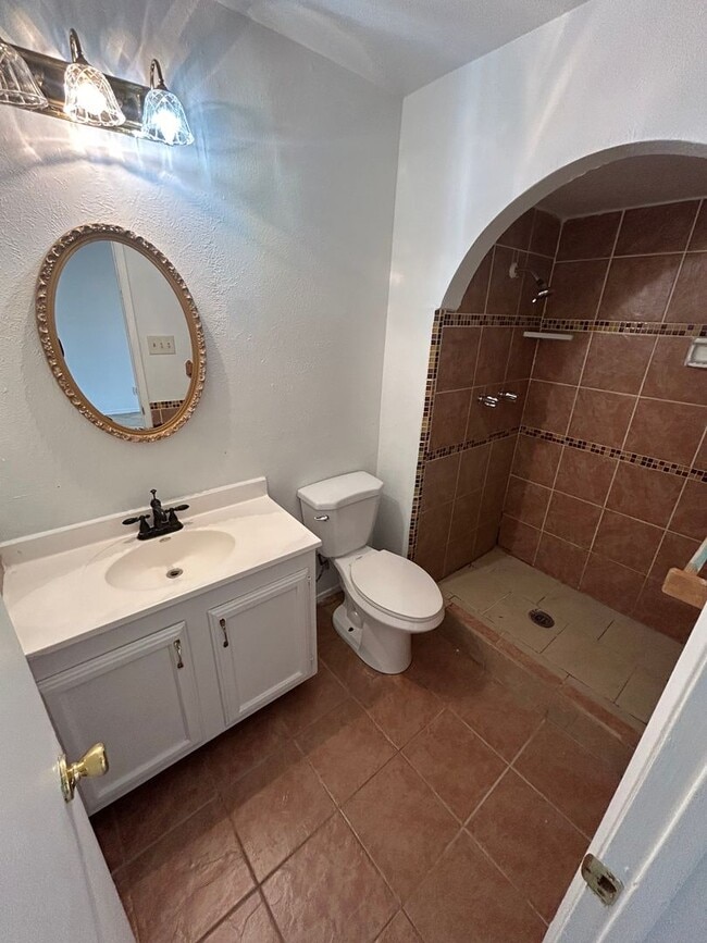 Photo - Step inside and be captivated by the warmth of this House!