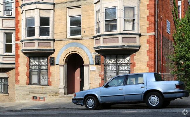 Photo - 1701 Sycamore St