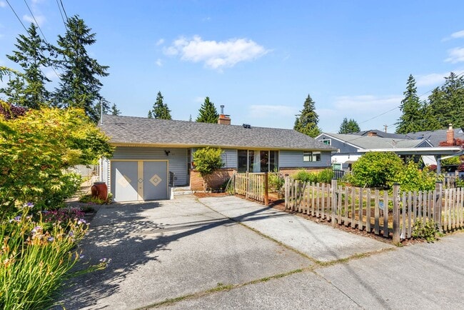 Building Photo - 517 Pecks Dr