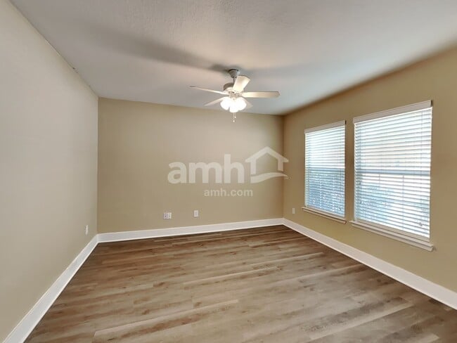 Photo - 802 Dragonfly Dr