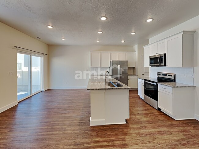 Photo - 2331 E Frontier St