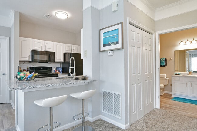 Building Photo - Braxton at Woods Lake Rental