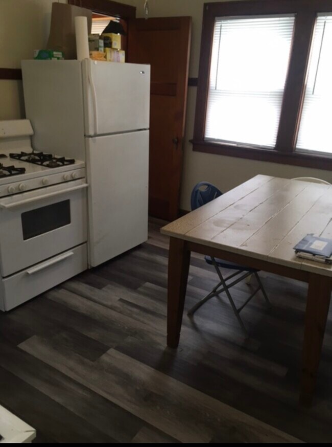Photo - 1659 N Warren Ave Apartments Unit upper