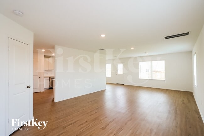 Photo - 202 Alder Laurels Cv