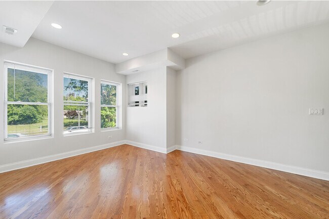 Photo - 6749 S Dorchester Ave