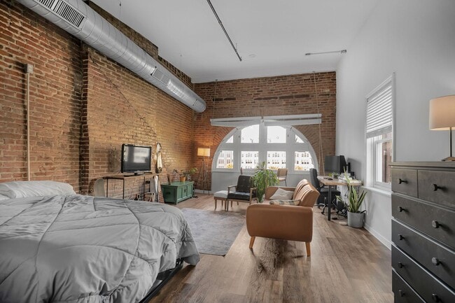 Building Photo - 402 Broadway Unit Apt 3