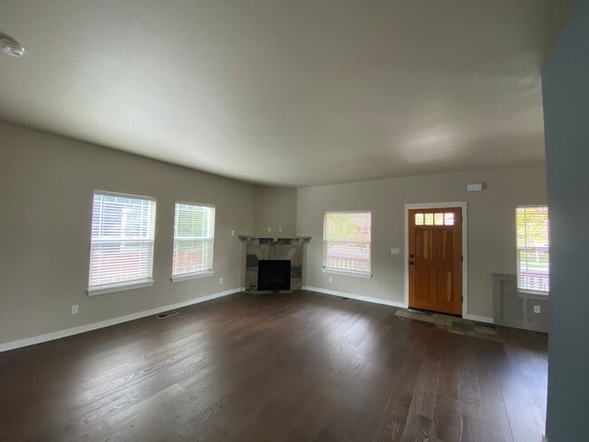 Photo - Spacious 3-Bedroom Home with Bonus Room in...