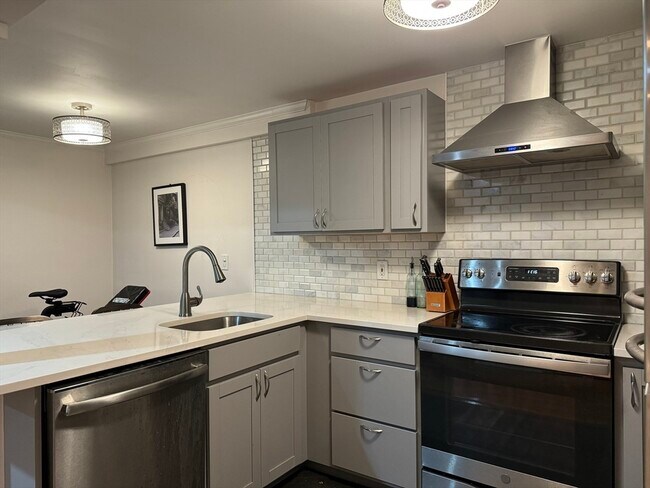 Building Photo - 486 Columbus Ave Unit 1 Rental