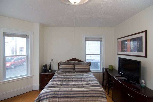 Building Photo - 20 Jefferson St Unit a