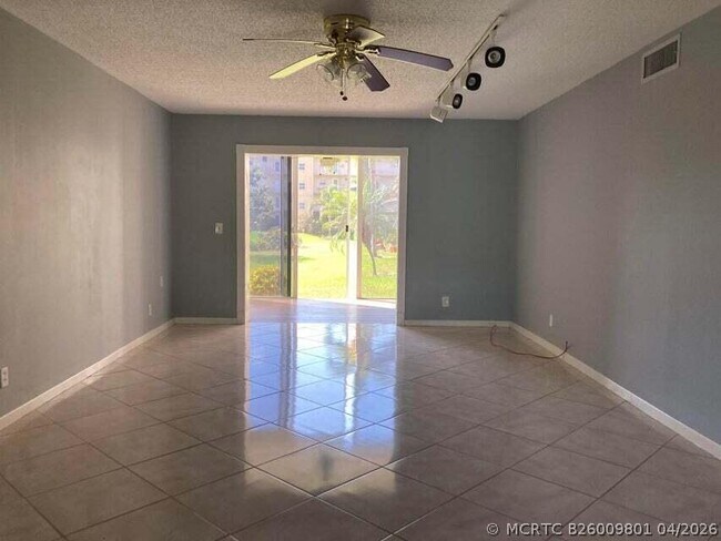 300 NE 26th Ave Unit 1040