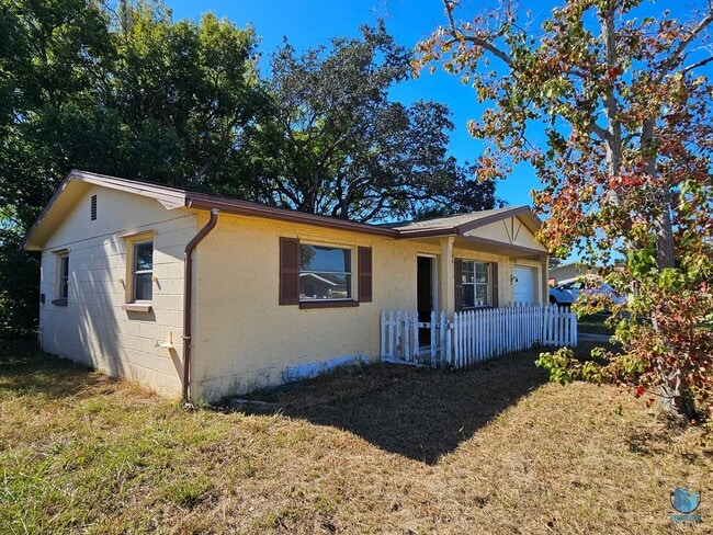 Photo - 2 Bed 1 Bath HOUSE with 1 Car GARAGE and L...