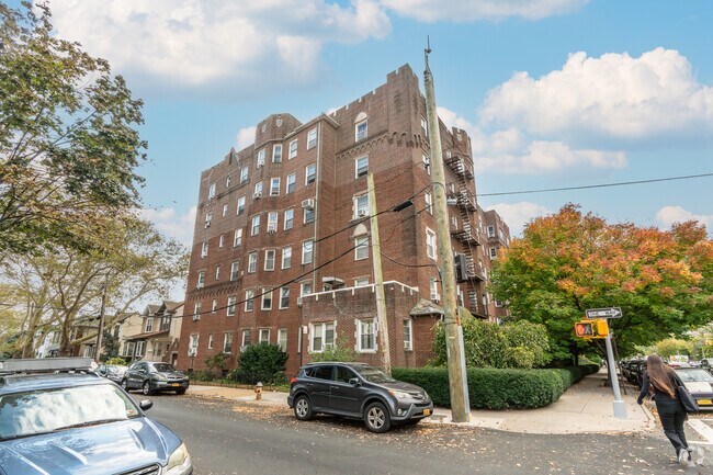 Photo - 100 Avenue P