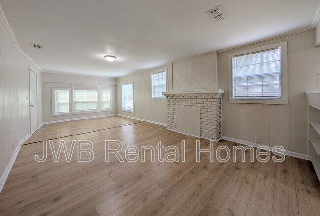 Photo - 1211 E 13th St