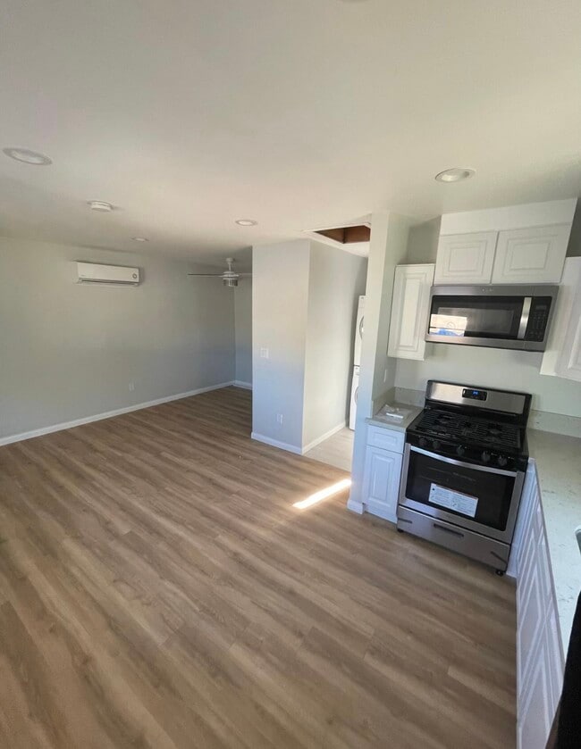 Photo - 10402 Woodman Ave