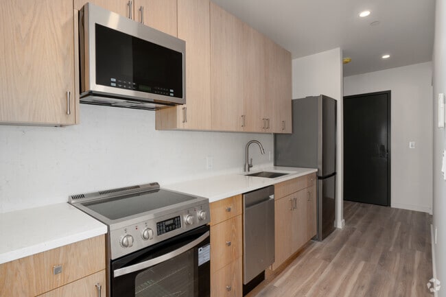 1 BR, 1 BA - 425 SF - Kitchen