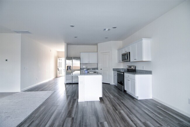 Photo - 1052 Water Oak Ln