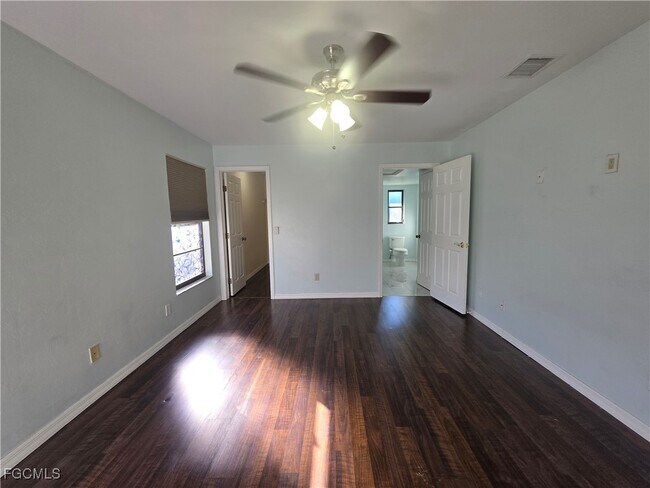 Building Photo - 424 SW 37th Ln