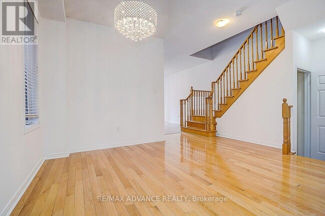 Photo - 137 Laramie Crescent