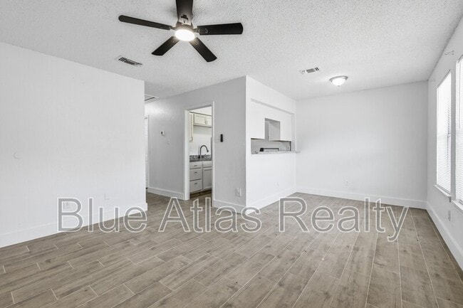 Photo - 5517 Wellesley Ave