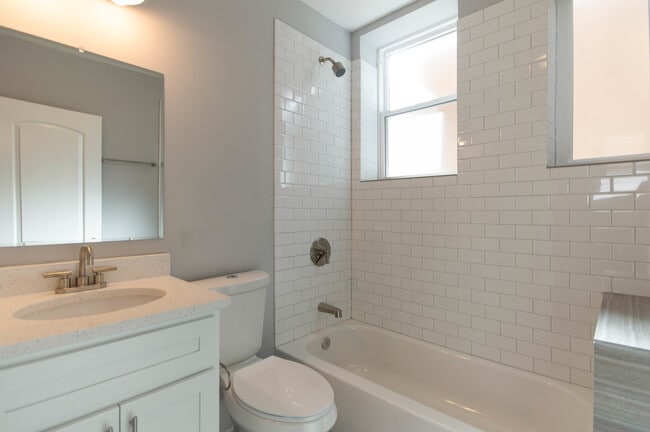 Photo - 2117 W 18th St Unit 2R