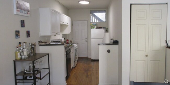 Building Photo - 724 W Roscoe St Rental