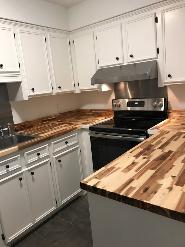 Photo - 117W-117 Wentworth Street Unit A