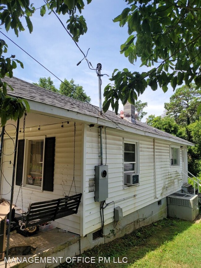 Photo - 2 br, 1 bath House - 1021 S Church St