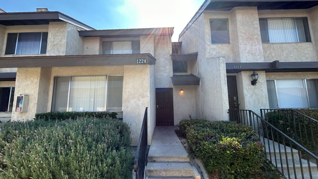 Spacious 3 Bedroom Condo for Rent in Colton - Spacious 3 Bedroom Condo for Rent in Colton